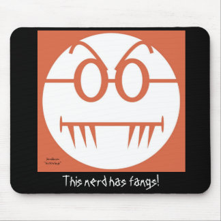 Deze nerd heeft fangs. muismat