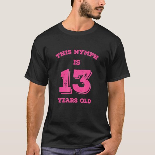 Deze Nymph is 13 jaar oud T-shirt (Voorkant)