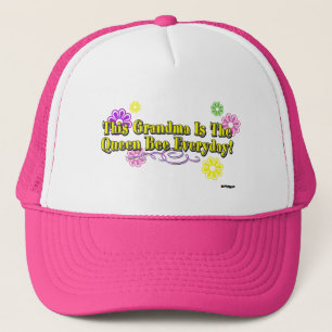 Deze oma is het alledaagse koningin-bijen-type trucker pet