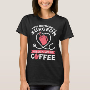 Deze orthopedisch chirurg heeft veel koffie nodig t-shirt