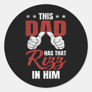 Deze papa heeft die Rizz in zich - Grappige Vaderd Ronde Sticker