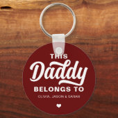 Deze pappa behoort tot het Vaderdag Burgundy Red Sleutelhanger (Voorkant)
