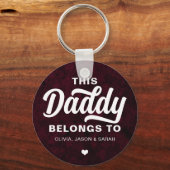 Deze pappa behoort tot Vaderdag Marble Red Sleutelhanger (Voorkant)