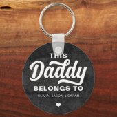 Deze pappa behoort tot Vaderdag Velvet Black Sleutelhanger (Voorkant)