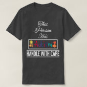 Deze persoon heeft met zorg autisme... t-shirt (Design voorkant)