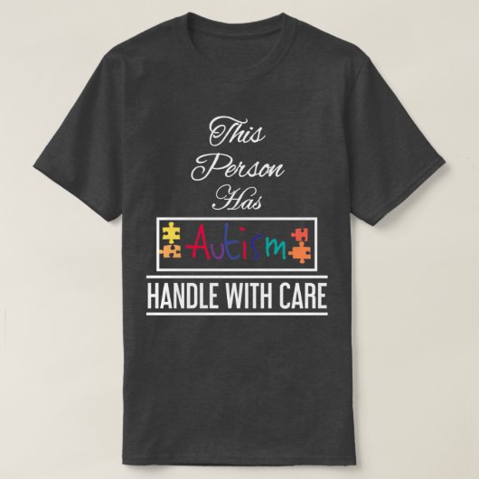 Deze persoon heeft met zorg autisme... t-shirt (Design voorkant)