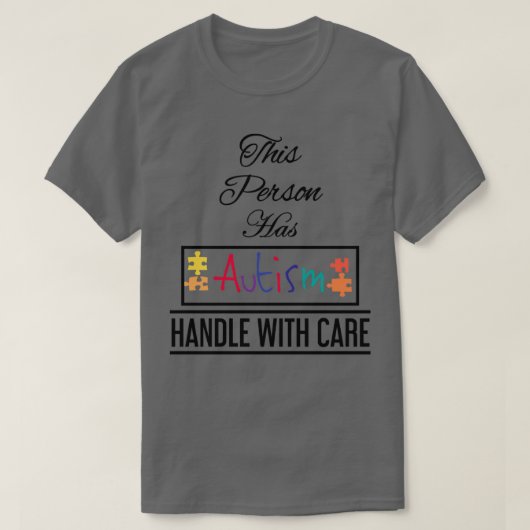 Deze persoon heeft met zorg autisme... t-shirt (Design voorkant)