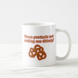 Deze pretzels maken me dorstig koffiemok