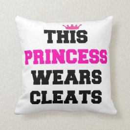 Deze prinses draagt klooien en gooit kussens