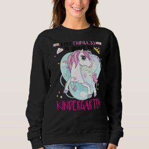 Deze prinses gaat naar Kindergarten Unicorn terug. Trui