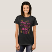 Deze prinses werd geboren op 28 juni Happy Birthda T-shirt (Voorkant volledig)