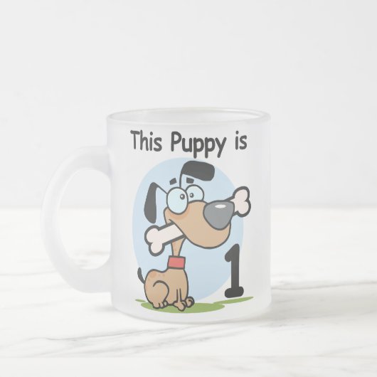 Deze puppy 1e verjaardag T shirten en cadeaus Matglas Koffiemok (Links)