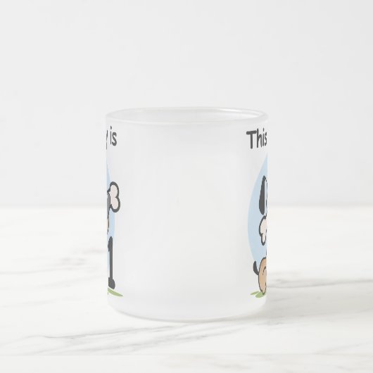 Deze puppy 1e verjaardag T shirten en cadeaus Matglas Koffiemok (Center)