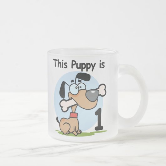 Deze puppy 1e verjaardag T shirten en cadeaus Matglas Koffiemok (Rechts)