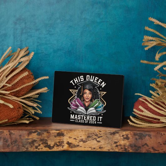 Deze Queen Meesterde het Klasse van 2024 Afstudere Fotoplaat (Zijkant)