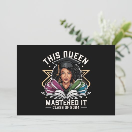 Deze Queen Meesterde het Klasse van 2024 Afstudere Kaart (Staand voorkant)