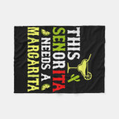 Deze Senorita heeft een Margarita Mexicaanse Cinco Fleece Deken (Voorkant (Horizontaal))