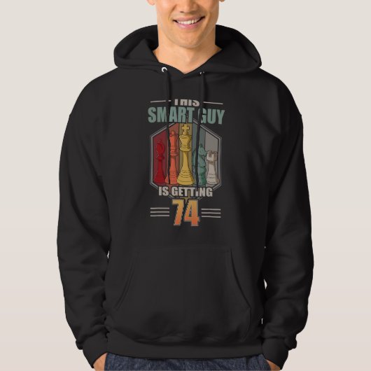 Deze slimme kerel krijgt 74 Retro Chess 74th Birt Hoodie (Voorkant)