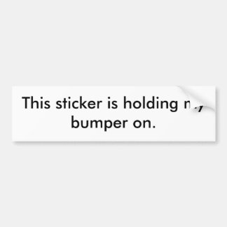 Deze sticker houdt mijn bumper aan.