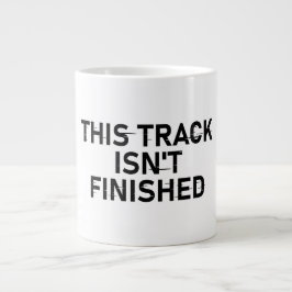 Deze track is nog niet af - Glitch Text Design Grote Koffiekop