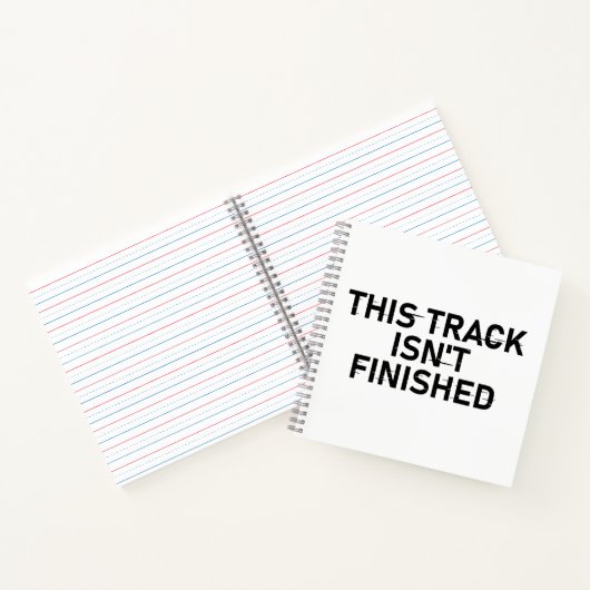 Deze track is nog niet af - Glitch Text Design Notitieboek (Binnen)