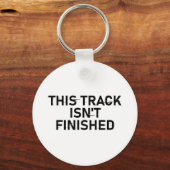 Deze track is nog niet af - Glitch Text Design Sleutelhanger (Achterkant)