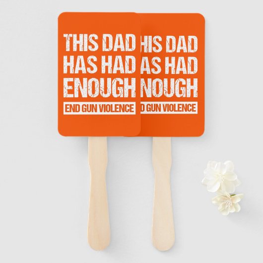 Deze vader heeft genoeg Pistool geweld gehad. Handwaaier (Voorkant en achterkant)