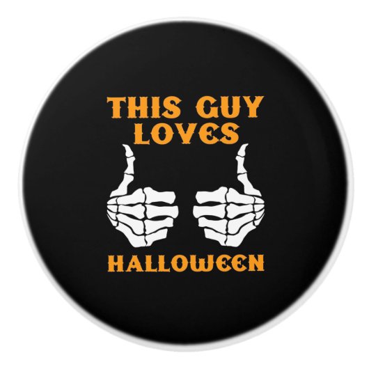 Deze vent houdt van Halloween Keramische Knop (Voorkant)