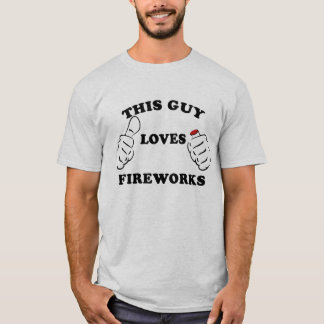 Deze vent houdt van vuurwerk op 4 juli t-shirt
