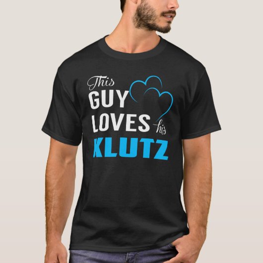 Deze vent houdt van zijn KLUTZ T-shirt (Voorkant)