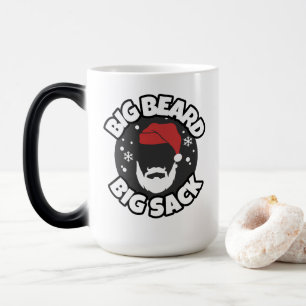 Deze vent levert een grappig wit-olifant-cadeau va magische mok