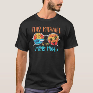 Deze verloskundige staat op Vacay Mode Good Midver T-shirt