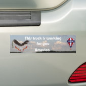 Deze vrachtwagen werkt voor jou bumpersticker (Op auto)