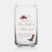 Deze vrouw is een showgirl vrijgezellenfeest naam  blikvorm glas (Achterkant)