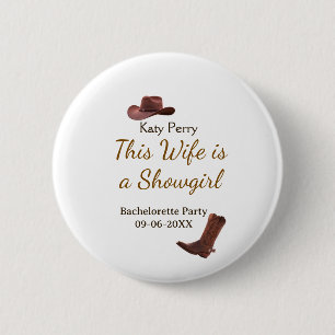 Deze vrouw is een showgirl vrijgezellenfeest naam  ronde button 5,7 cm