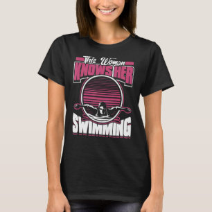 Deze vrouw kent haar zwemwatersportzwemmer t-shirt