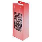 Deze wijn past goed bij goede vrienden cadeautas (Achterkant Gekanteld)