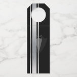 Deze zwart-wit vrijgezellenfeest voor edellieden flessenhanger<br><div class="desc">Zwart-wit vrijgezellenfeest voor edellieden bruidsjonker smoking hangtag. Deze zwart-wit vrijgezellenfeest voor edellieden-collectie is geweldig voor een vrijgezellenfeest. De hele collectie is aanpasbaar,  dus pas aan zoals je het wilt. Geniet van je viering... proost!</div>