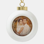 Dhr. & Mrs. First Kerstmis Text Wedding Foto Keramische Bal Ornament (Voorkant)
