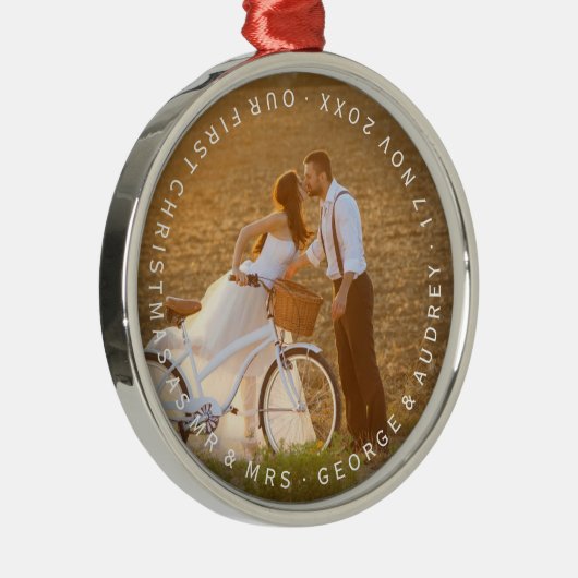 Dhr. & Mrs. First Kerstmis Text Wedding Foto Metalen Ornament (Rechts)