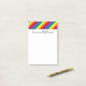 Diagonaal regenboogpatroon post-it® notes (Op bureau)
