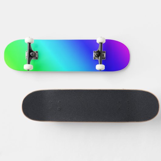 Diagonaal regenboogverloopblauw naar groen persoonlijk skateboard (Horizontaal)