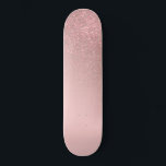 Diagonaal Roos Gold Blush roze ombre gradiënt Persoonlijk Skateboard<br><div class="desc">Dit elegante en girale design is perfect voor de klastige en stijlvolle vrouw. Het is voorzien van een faux bedrukte dunne roos goudglitter diagonaal gradiëntmeter boven op een wazige roze achtergrond. Het is een unieke stap op de glittergradiënttrend die momenteel erg populair is. Het is een , glamoureus, modern en...</div>