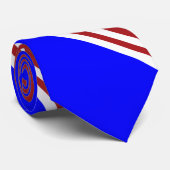 Diagonaal-streepjes rood blauw en wit stropdas (Opgerold)