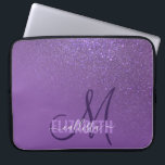 Diagonaal Violet Paars glitter gradient ombre Laptop Sleeve<br><div class="desc">Dit elegante en girale design is perfect voor de klastige en stijlvolle vrouw. Het is voorzien van een faux met paarse glitter met dunne violette diagonale gradiëntmeter boven op een violette paarse achtergrond. Het is een unieke stap op de glittergradiënttrend die momenteel erg populair is. Het is een , glamoureus,...</div>
