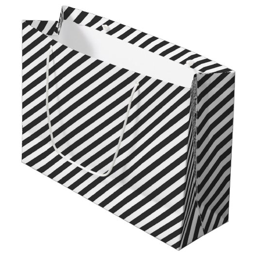 Diagonal black and white stripes pattern groot cadeauzakje (Voorkant Gekanteld)