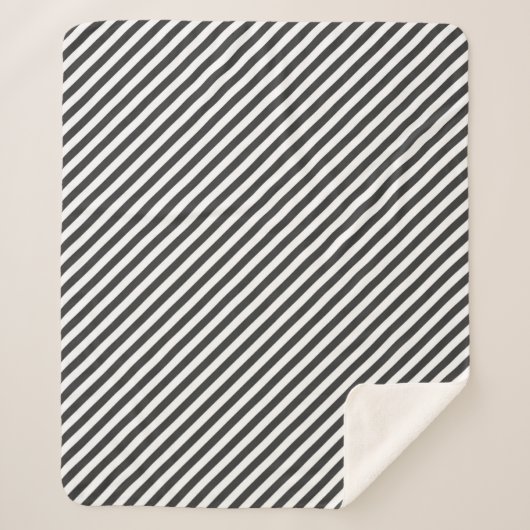 Diagonal black and white stripes pattern sherpa deken (Voorkant)