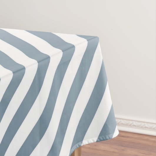 Diagonal blue and white stripes pattern tafelkleed (Voorbeeld)