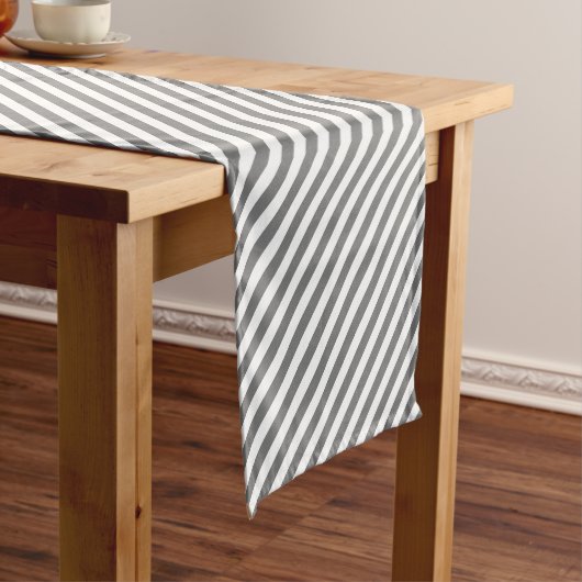 Diagonal gray and white stripes pattern korte tafelloper (Voorbeeld)