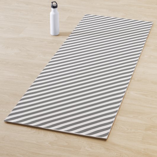 Diagonal gray and white stripes pattern yogamat (In situ)